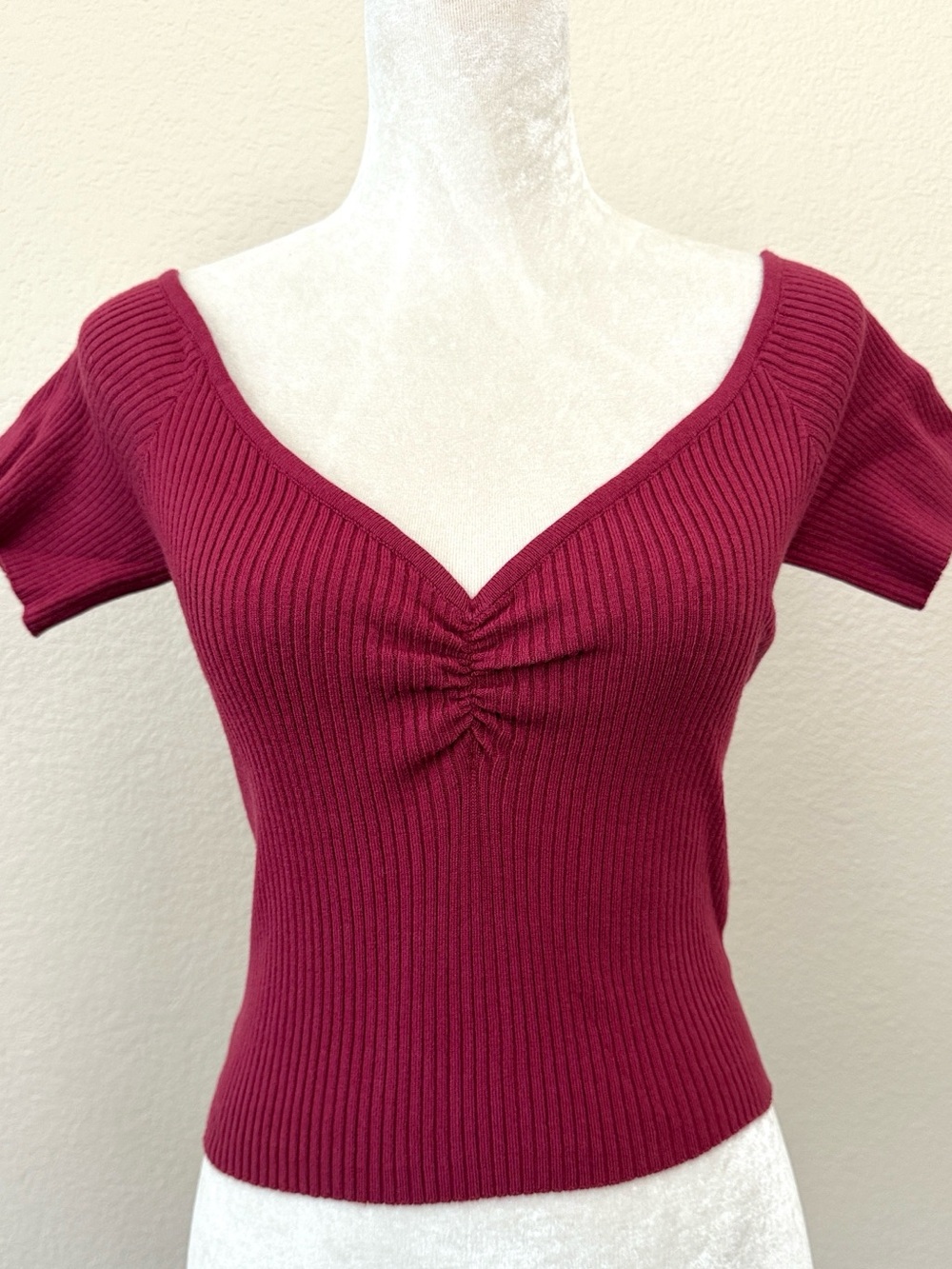 LA Hearts Y2K Style Ribbed Short Sleeve Top in Burgundy
